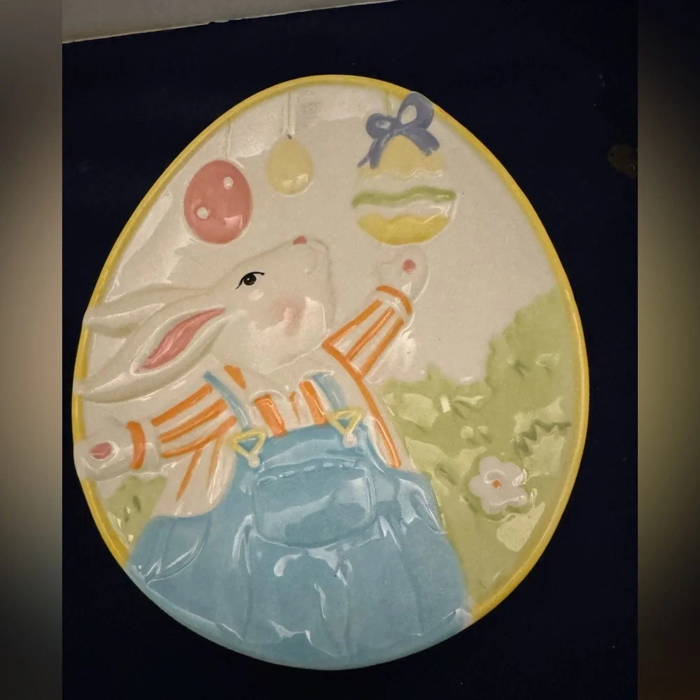 EUC Pier One Imports Handpainted 3D Easter Plate Decor 9” No chips or scratches